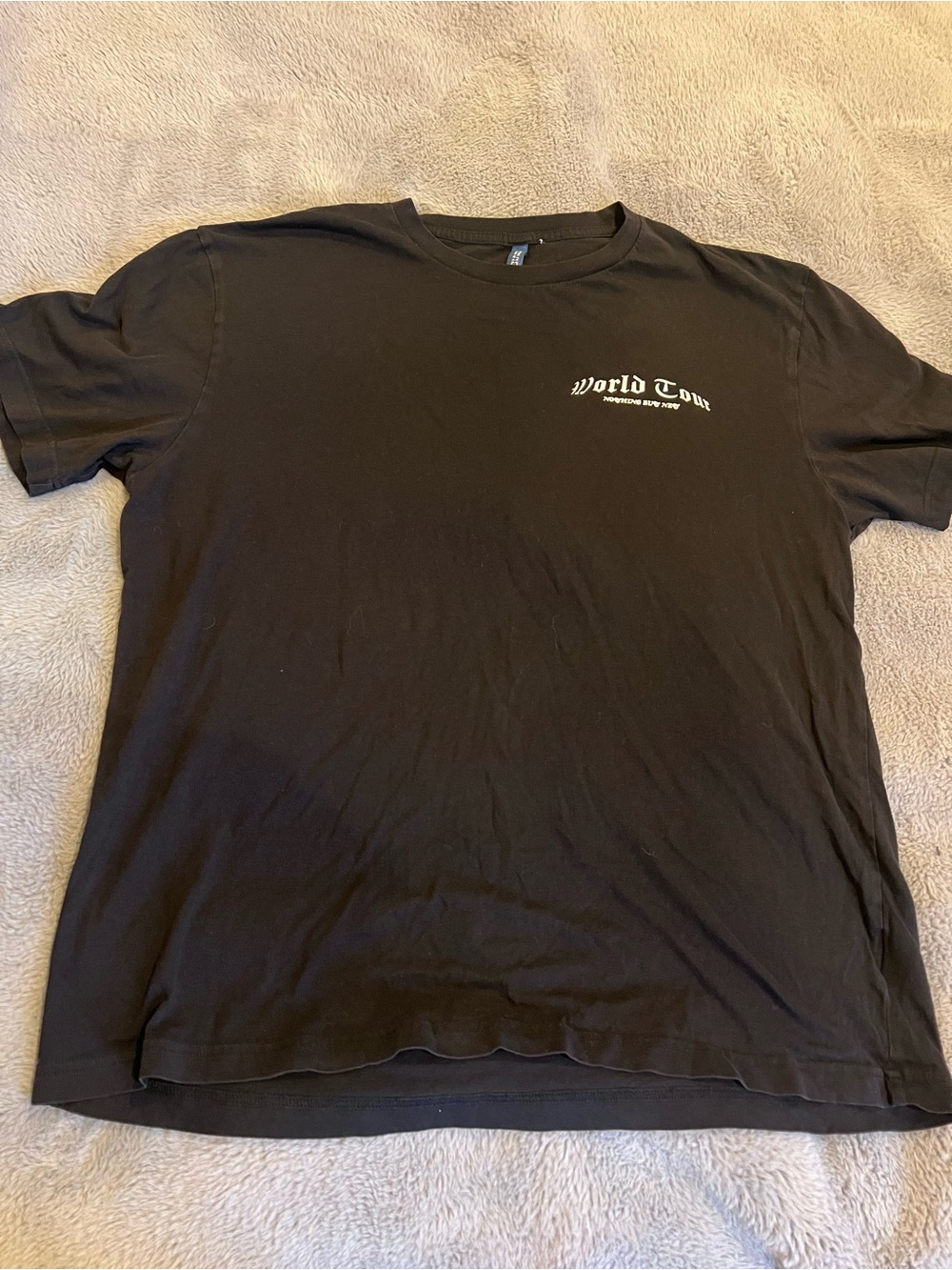 H&M Black Short Sleeve Tee with White 'World Tour' Chest Print xL